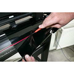 Sparen Sie Verschnitt mit der integrierten Schneidekante Schnelles und intuitives Arbeiten mit dem Schneideplotter von HobbyCut und PowerCut
